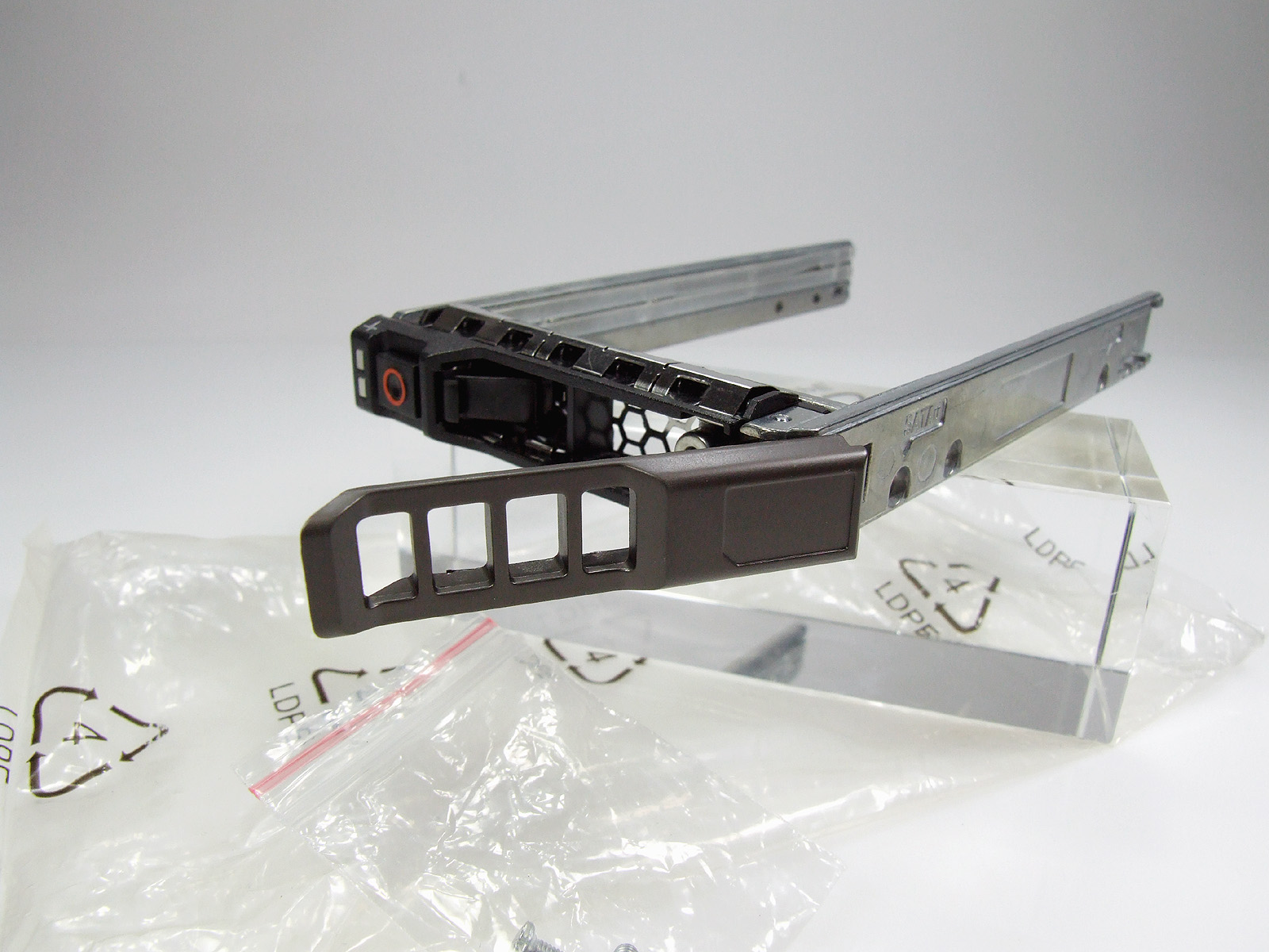 DELL PowerVault MD3260i 2.5" SFF hot-plug rámeček